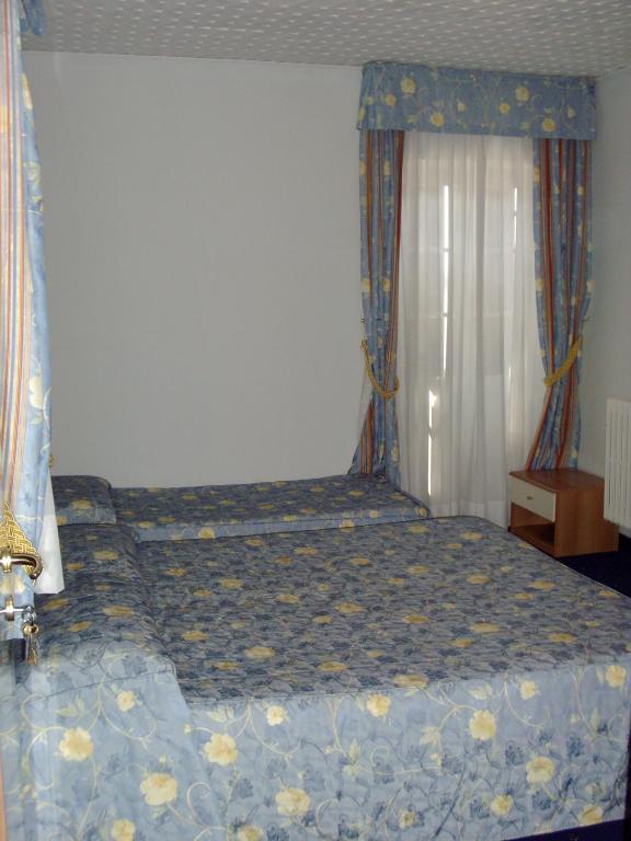 Hotel Beata Giovannina Verbania Szoba fotó